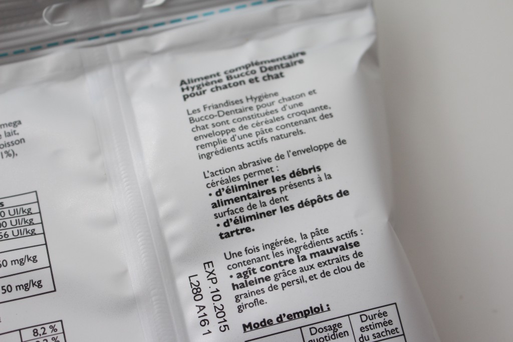 Il s'agit d'un aliment complémentaire qui prend soin de l'hygiene bucco dentaire de nos chats